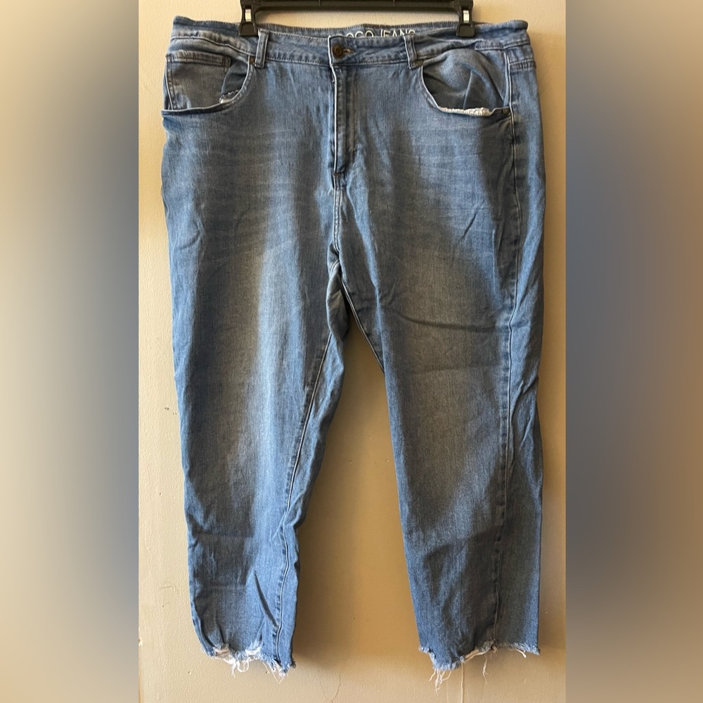Women’s size 20 ankle mom jeans.